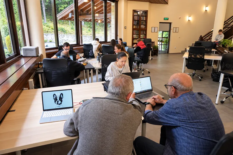Работна сесия на екип в coworking пространството